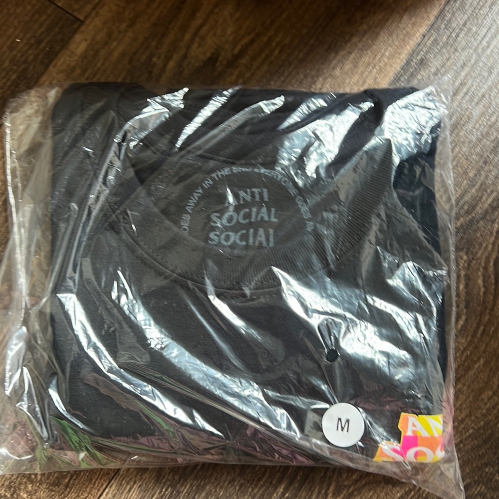 Lucid Tee - Picture 2 of 4